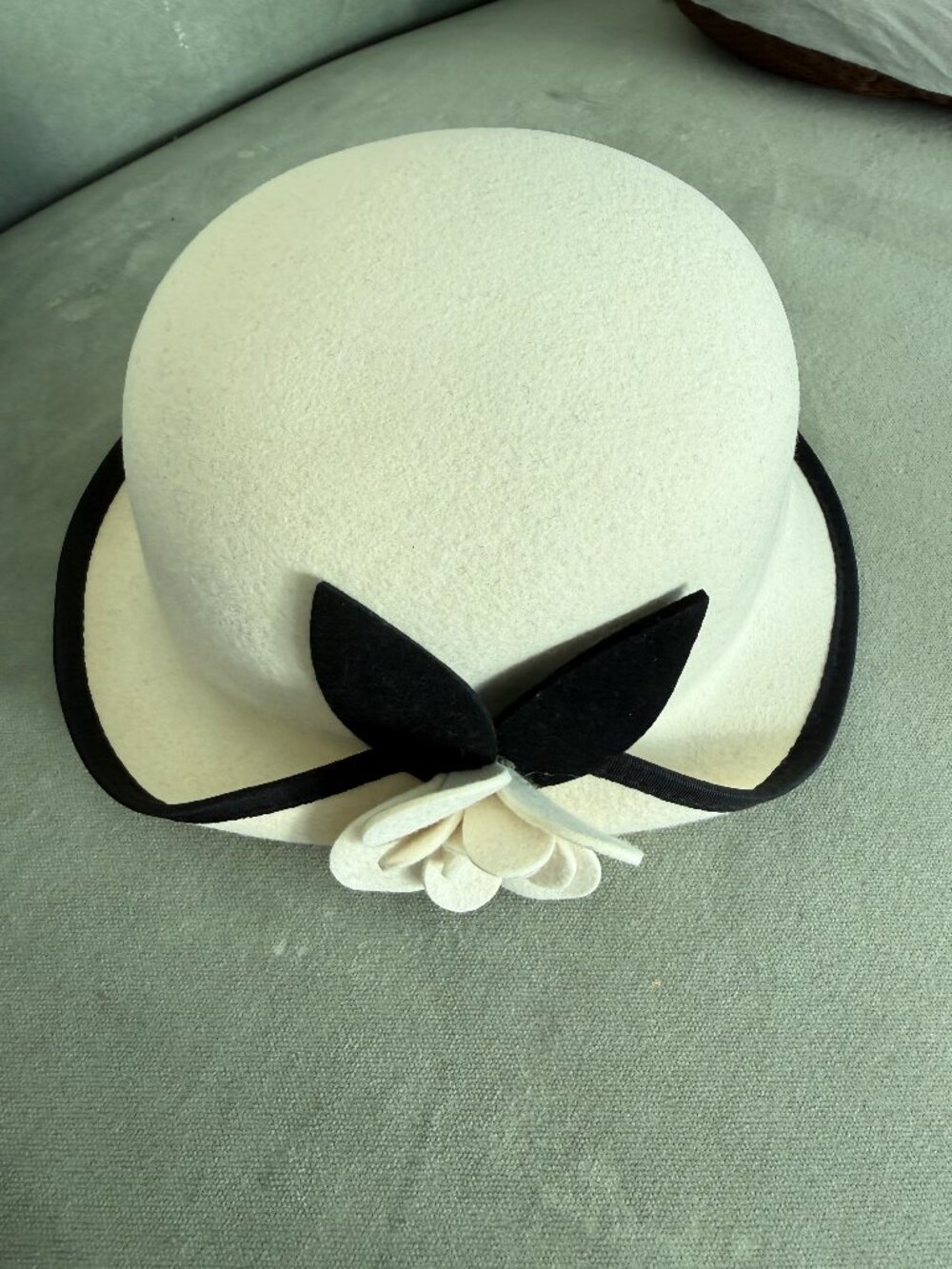 Women's Cream Ivory 100% Wool Felt Cloche Hat Black Camellia Flower 1920s